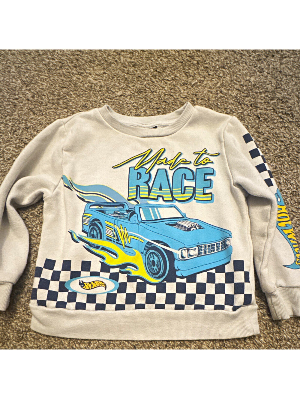 Bundle sweatshirt Disney, Hotwheels, ninja turtle 3 piece size 3T [COPY]
